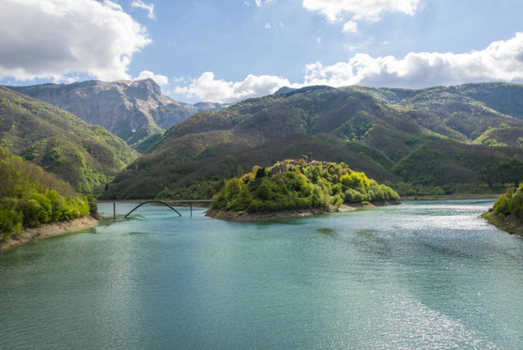 lago di vagli sotto