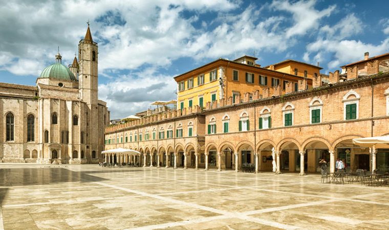 ascoli piceno piazza del popolo