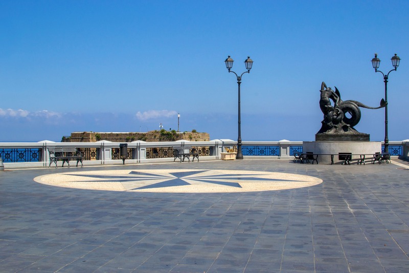 terrazza di belvedere a Scilla