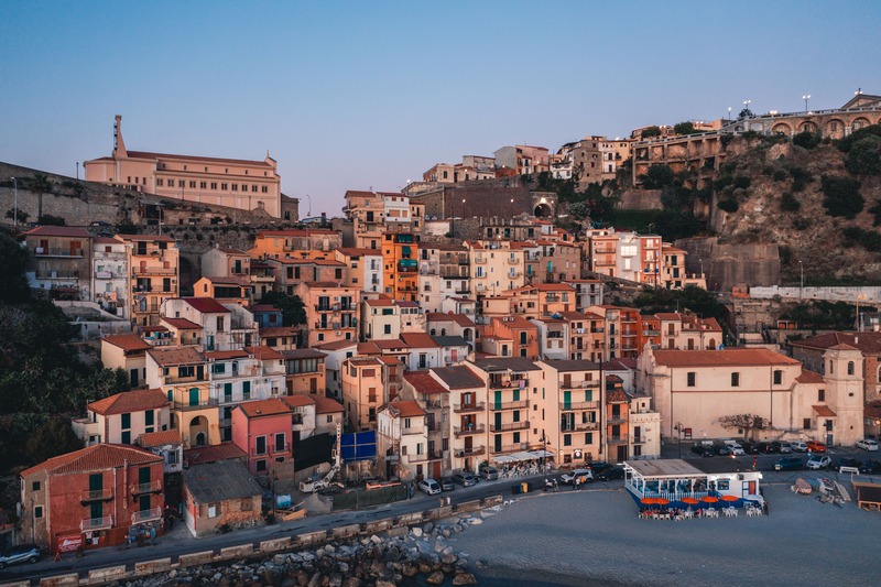 case a scilla viste dalla spiaggia