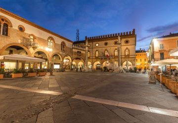 Ravenna piazza di sera