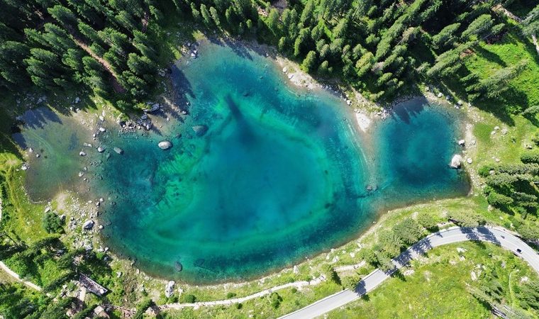 Lago di Carezza dall'alto