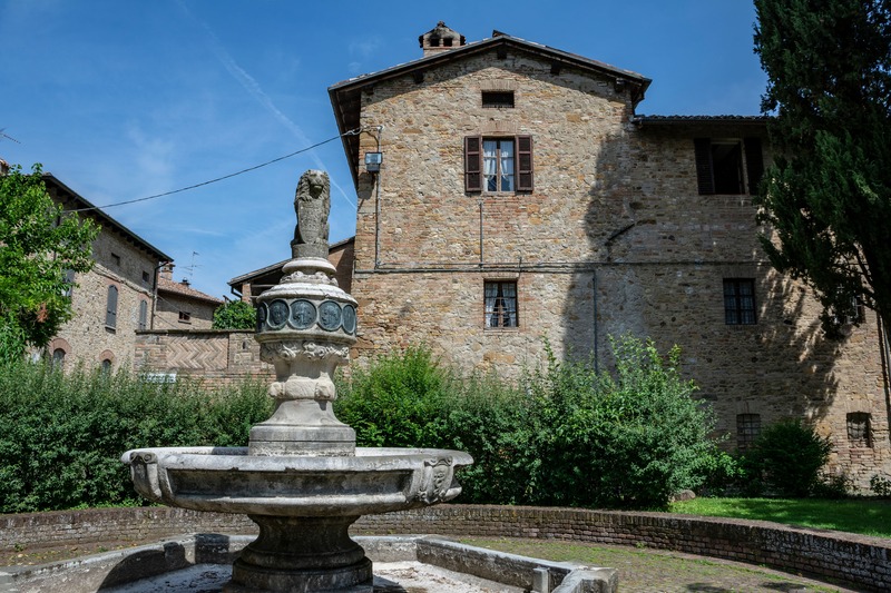Castell’Arquato fontana