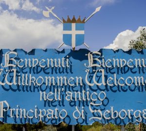 Cartello di benvenuto ai Prinicpato di Seborga