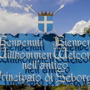 Cartello di benvenuto ai Prinicpato di Seborga